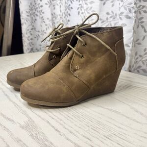 Natural Reflections Tan Wedge Ankle Boots